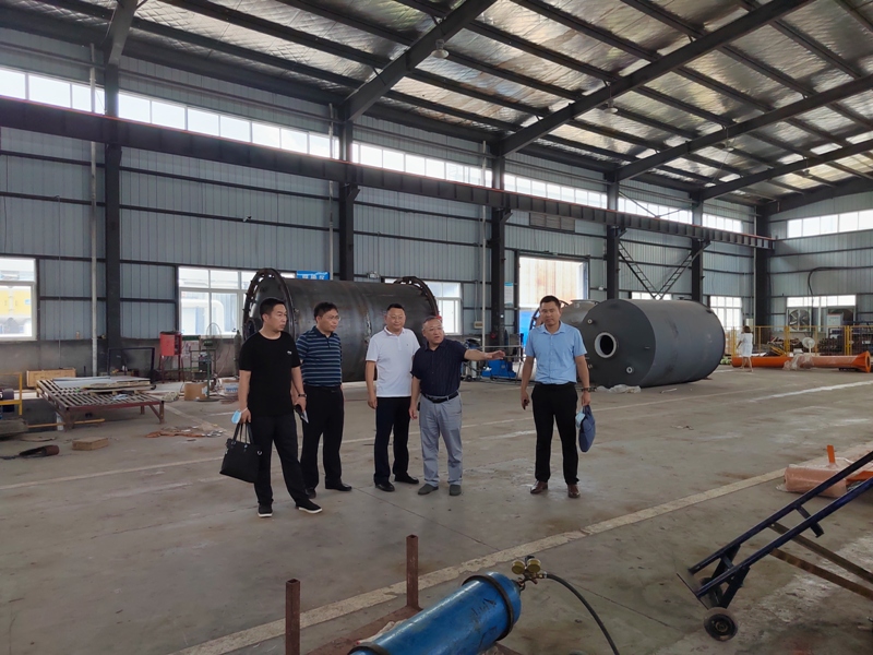 荆门高新区党工委委员、区政府党组成员官斌一行到918博天堂科技调研荆门绿岛环保装备产业园项目建设情况